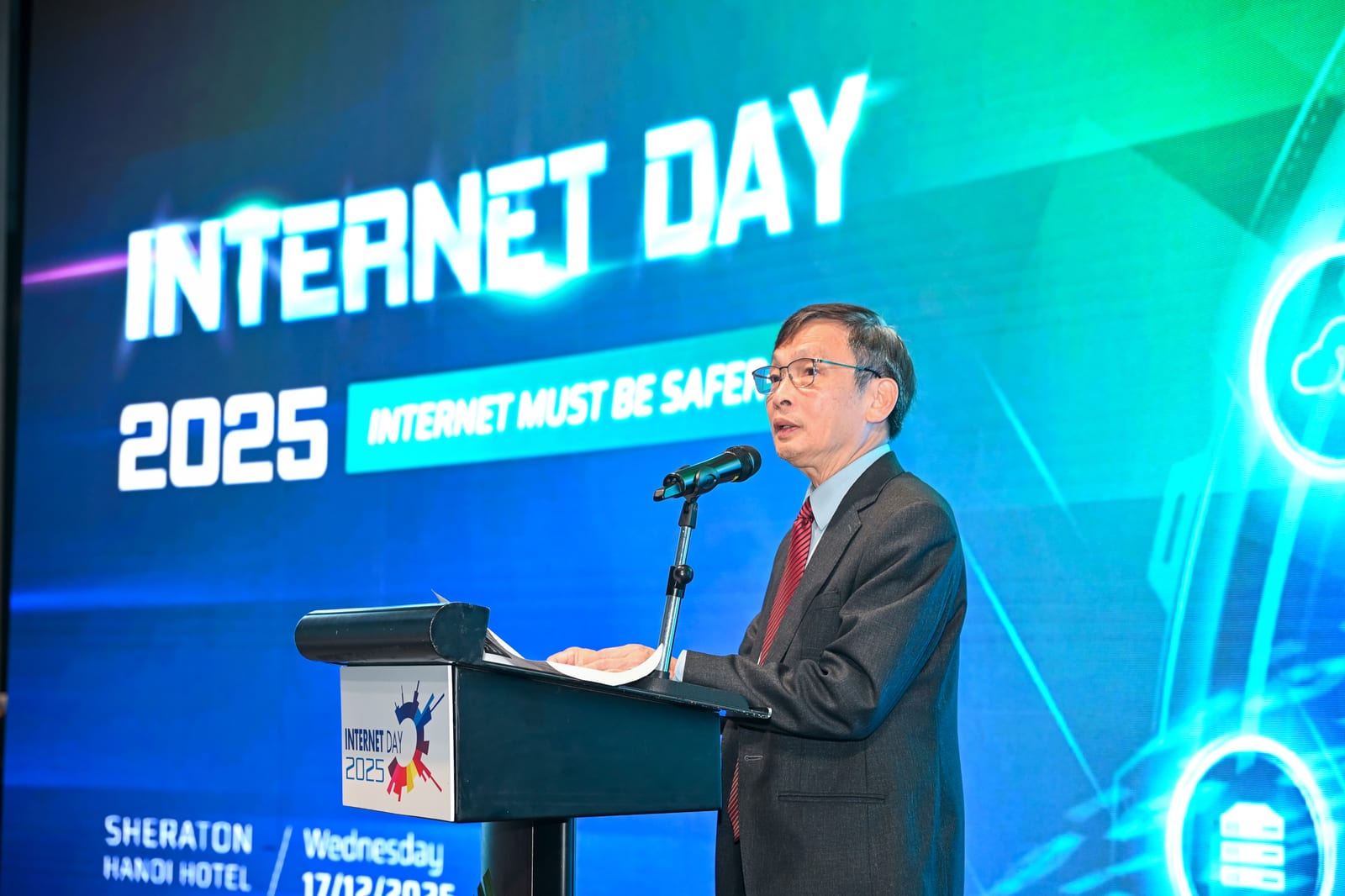 Internet Day 2025のカンファレンスで登壇する講演者